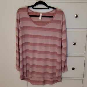 Lularoe Lynnea top